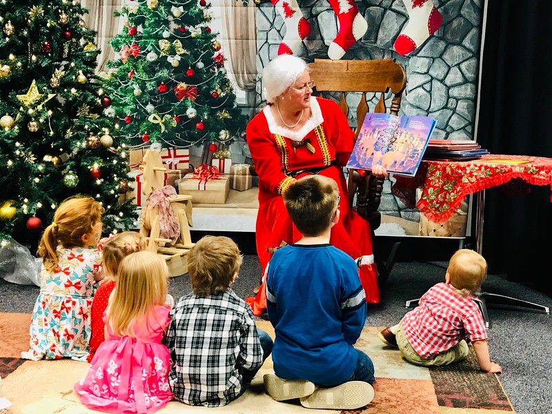 Seaside Mrs. Claus 2 Mrs. Claus reads story