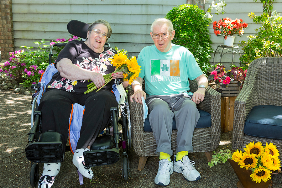 marianwood-duo Elderly man and woman in wheelchairs